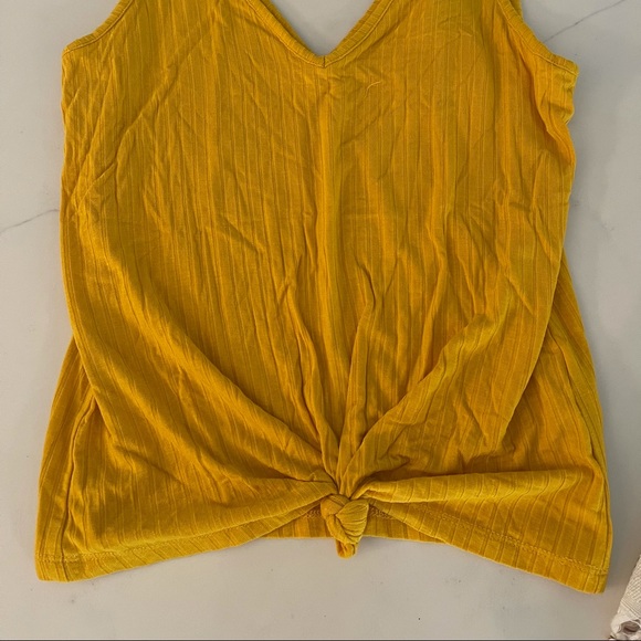 Wonderly Rib Knot Tank - Picture 2 of 3